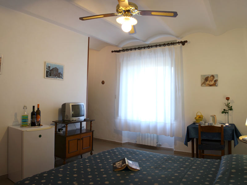 Camera Tulipano Magnaboschi Agriturismo Parco Maremma Alberese, vicino al Mare.